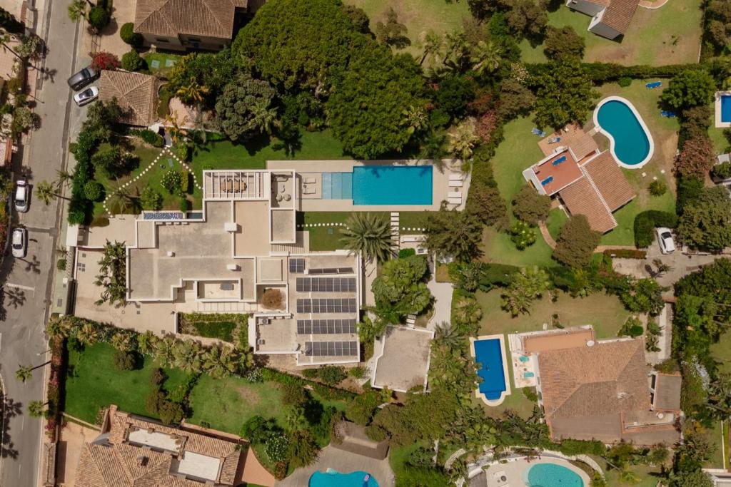 Villa Casa del Mar, by the beach, heated pool, Marbella - 2