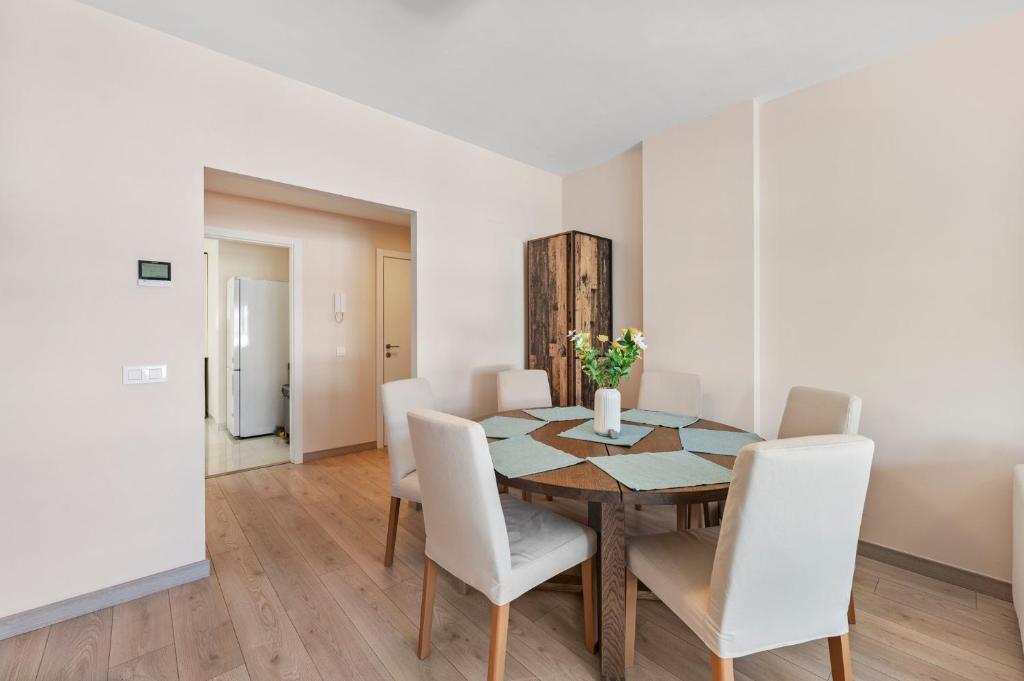 Two bedroom apartment with balcony in Estepona Gardens by Caseo - 4