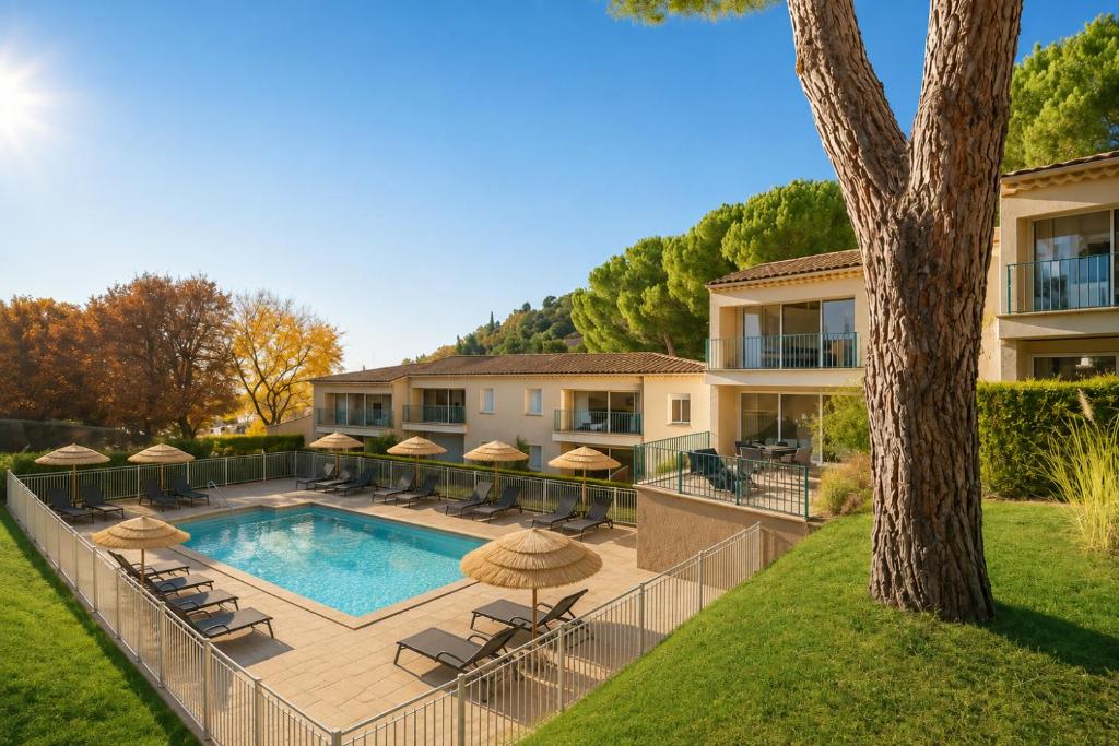 Résidence ALBIZIA - Cure Thermale, Piscine & Parking , Face au Château - Rénové 2026 - 1
