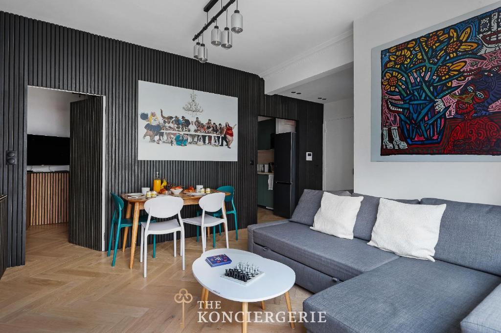 Chic Parisian Home Private Balcony Sleeps 6 - 2