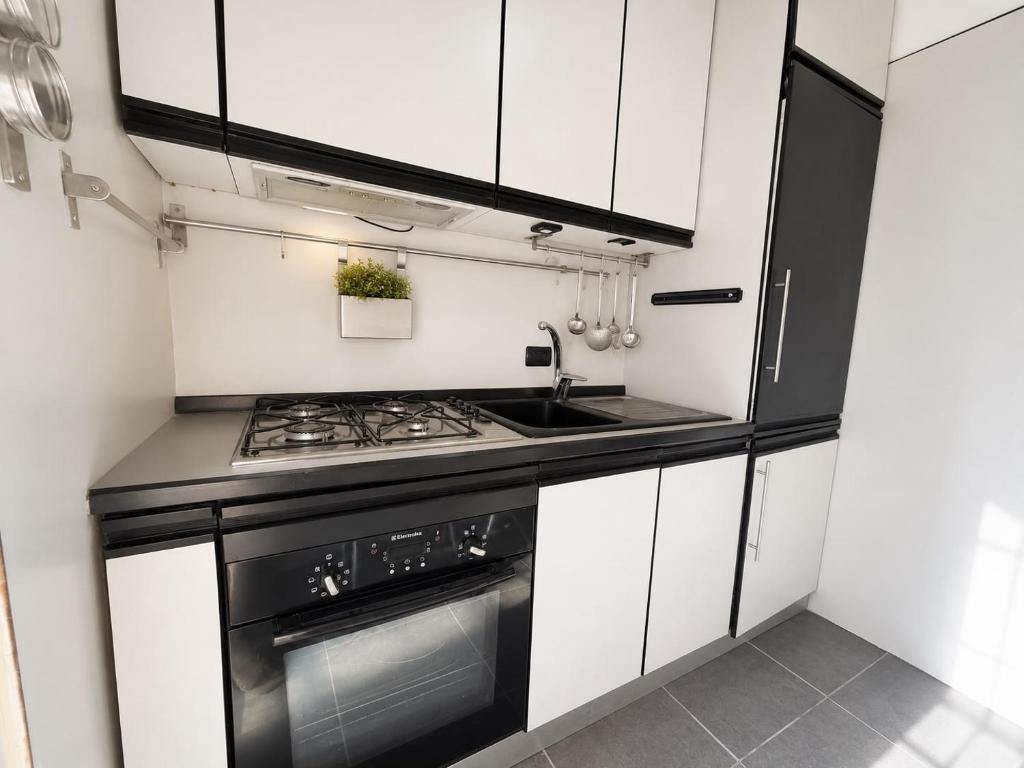 Loft in the Heart of Naples - Privacy -Wifi-Metro - 3