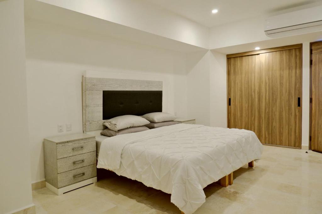 Comfortable 1-Bedroom Beachfront with Great Views - 2