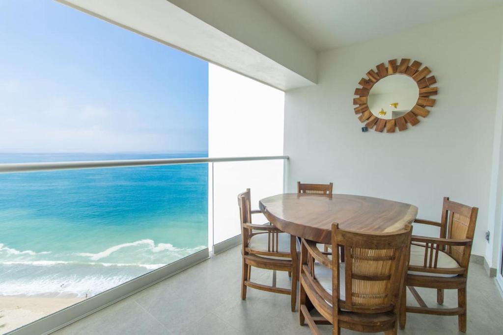 Charming 1-bedroom Oceanfront Condo - 1