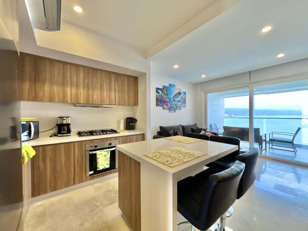 Vista Azul Sleek beachfront 1-bedroom condo with stunning bay views - 3