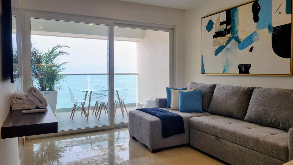 Amazing Beachfront 1BR/2Bath including Breakfast - 3