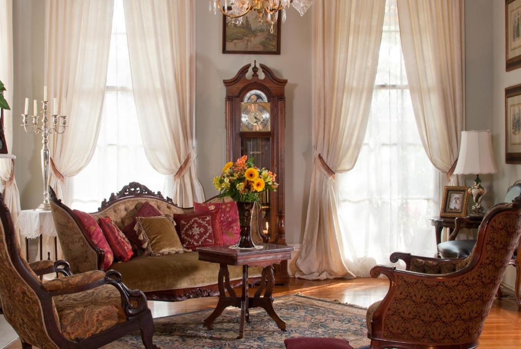 HH Whitney House - A Bed & Breakfast on the Historic Esplanade photo