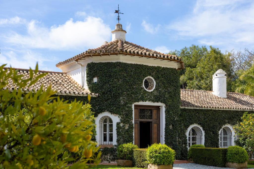 Almendral Villa Exclusive Marbella Hill Club Estate by Domvia - 2