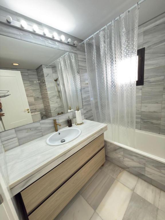 Casa 232 Modern Apartment in the Heart of Puerto Banús - 3