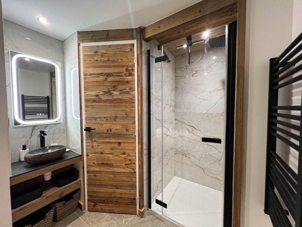 Chalet de luxe aux Gets - 4 chambres pour 9 personnes avec jacuzzi et Wi-Fi - FR-1-671-314 - 4