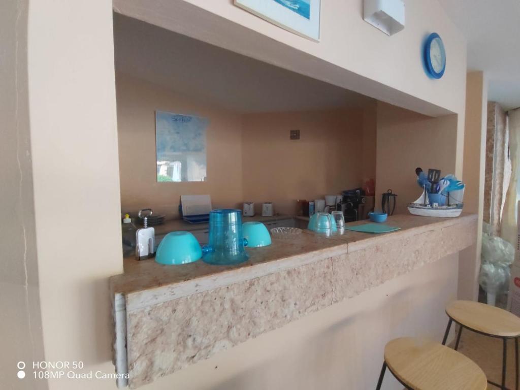 Dans Villa Californienne privée, Un rez-de-jardin 5 chambres avec un Living-dortoir, une cuisine et Privatisation de la piscine et pool house 85 M2 et Tennis terre battue - 4