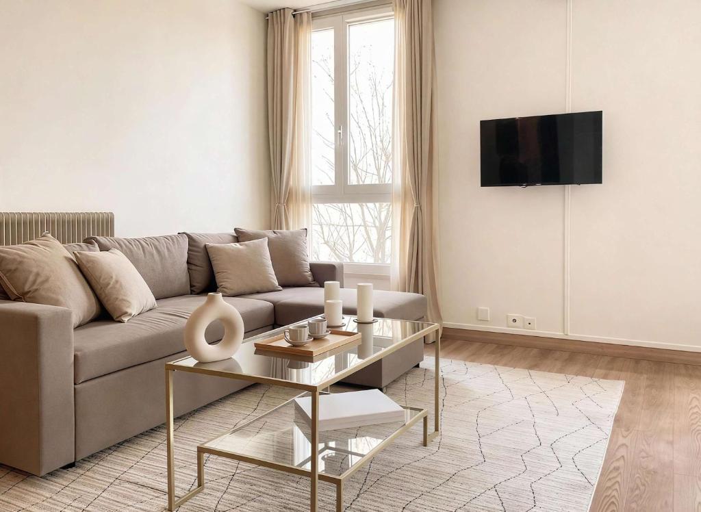 Spacious Family Apartment near Pere Lachaise - 1