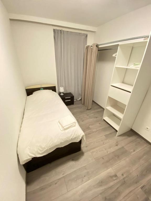 Private room for 1 person in a local home - 1