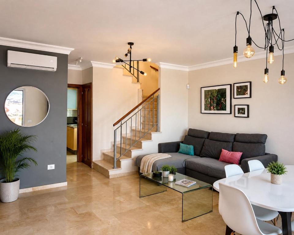 Las Brisas Duplex - 3-Bedroom House, AC, Pool & BBQ - 5