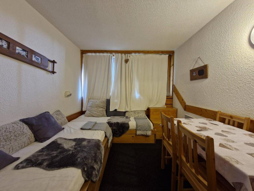 Résidence Belles Challes - Studio 4 personnes à Arc 1800 skis aux pieds et proche des commerces dans le village du Charvet MAE-3074 - 1