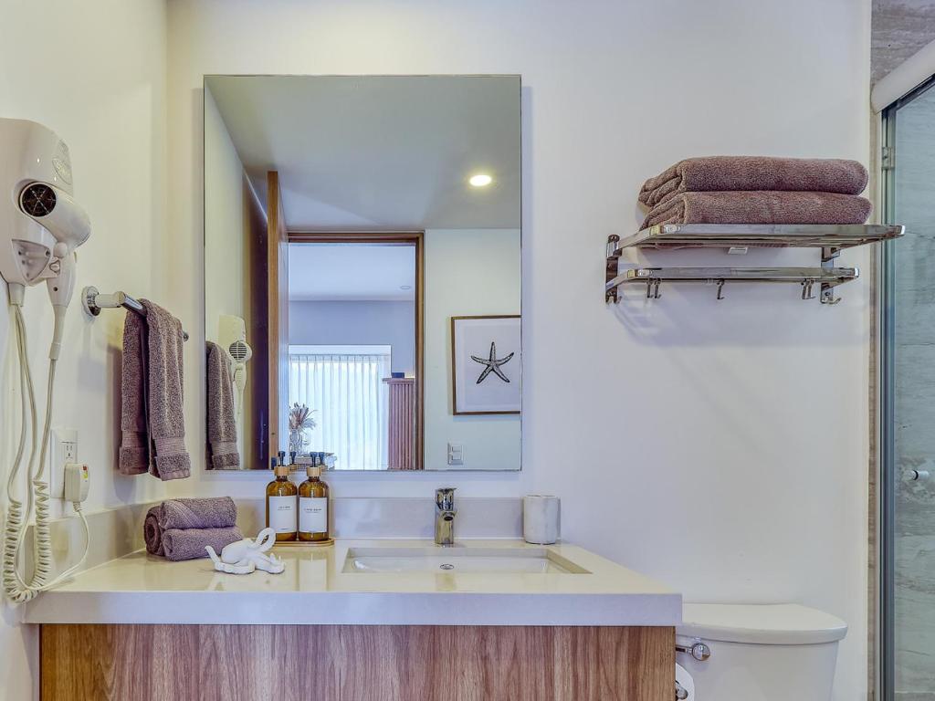 Moikkarentals Beachfront Studio Harbor171 PV - 4