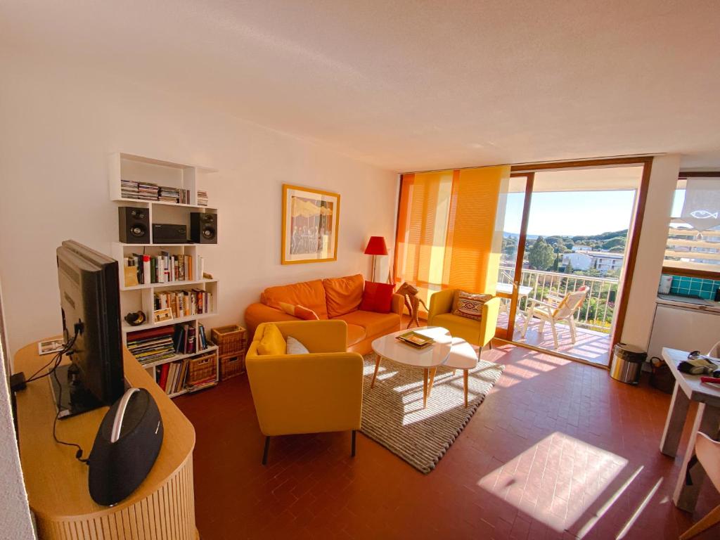 Ferienwohnung mit Meerblick, Pool und Tennisplätzen - 2