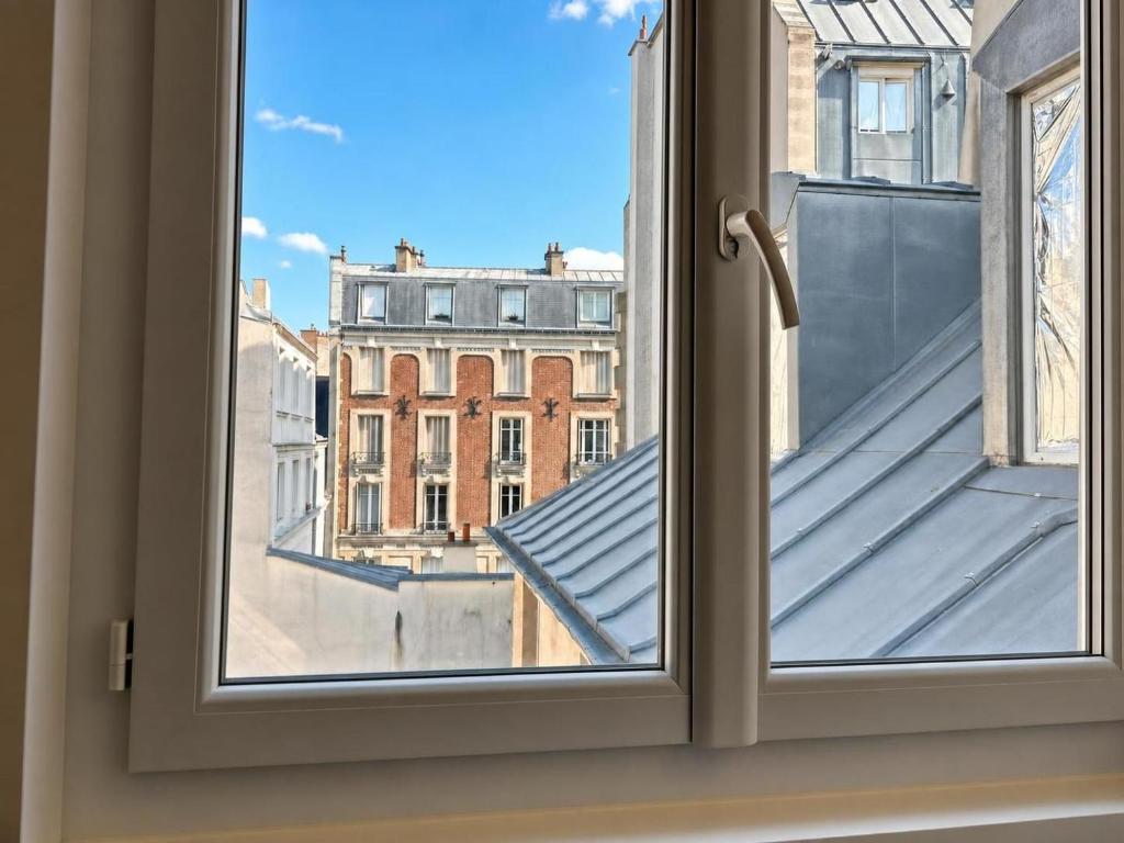 Le Marais Studio Apartment Near Place des Vosges - 4