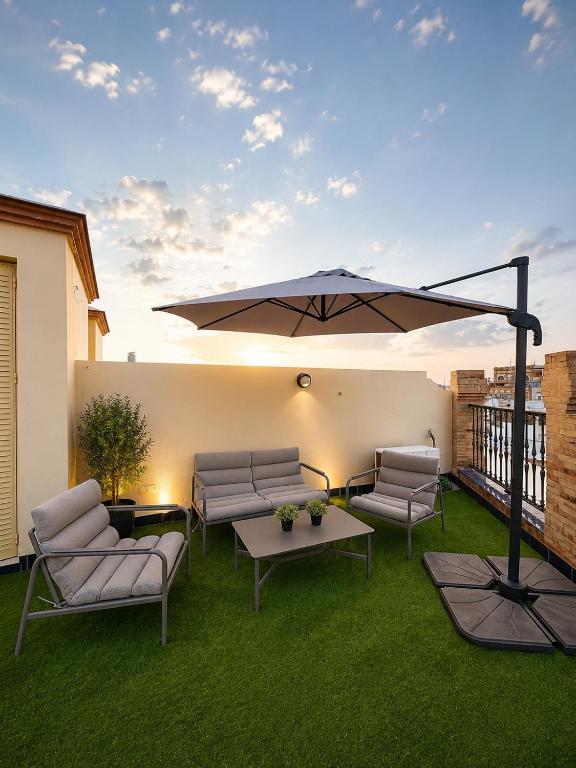 EXCLUSIVE TRIPLEX WITH PRIVATE TERRACE - 2