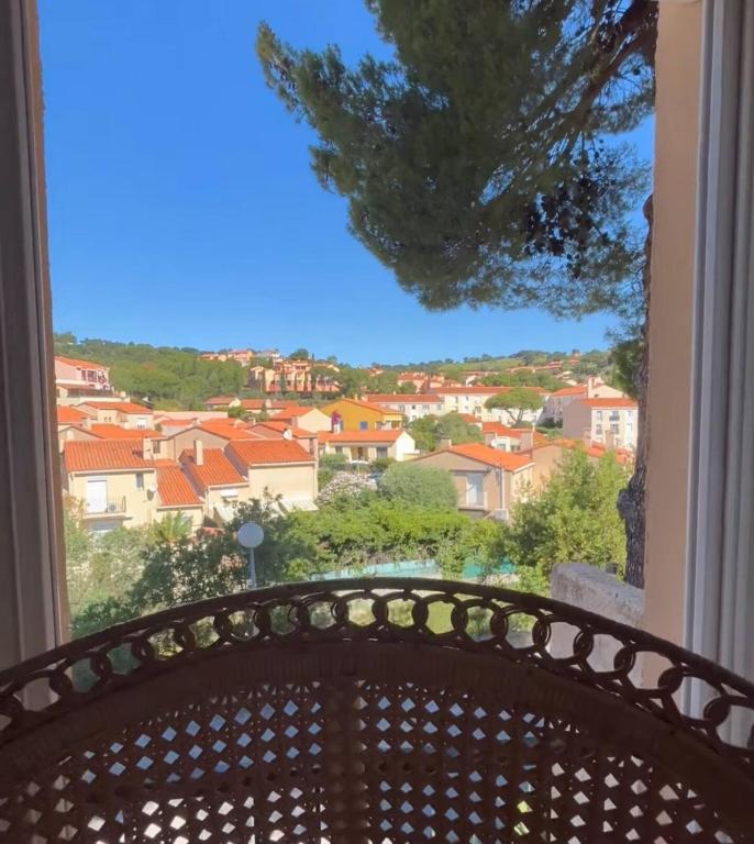 Escapade à Collioure, Terrasse Ombragée Parking Privé et Vue sur les Albères - 4