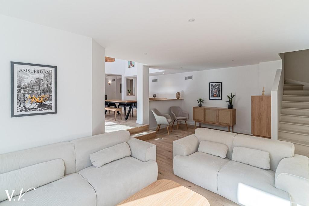 Brand new villa in the heart of Le Pila beach 10 minutes away - 1