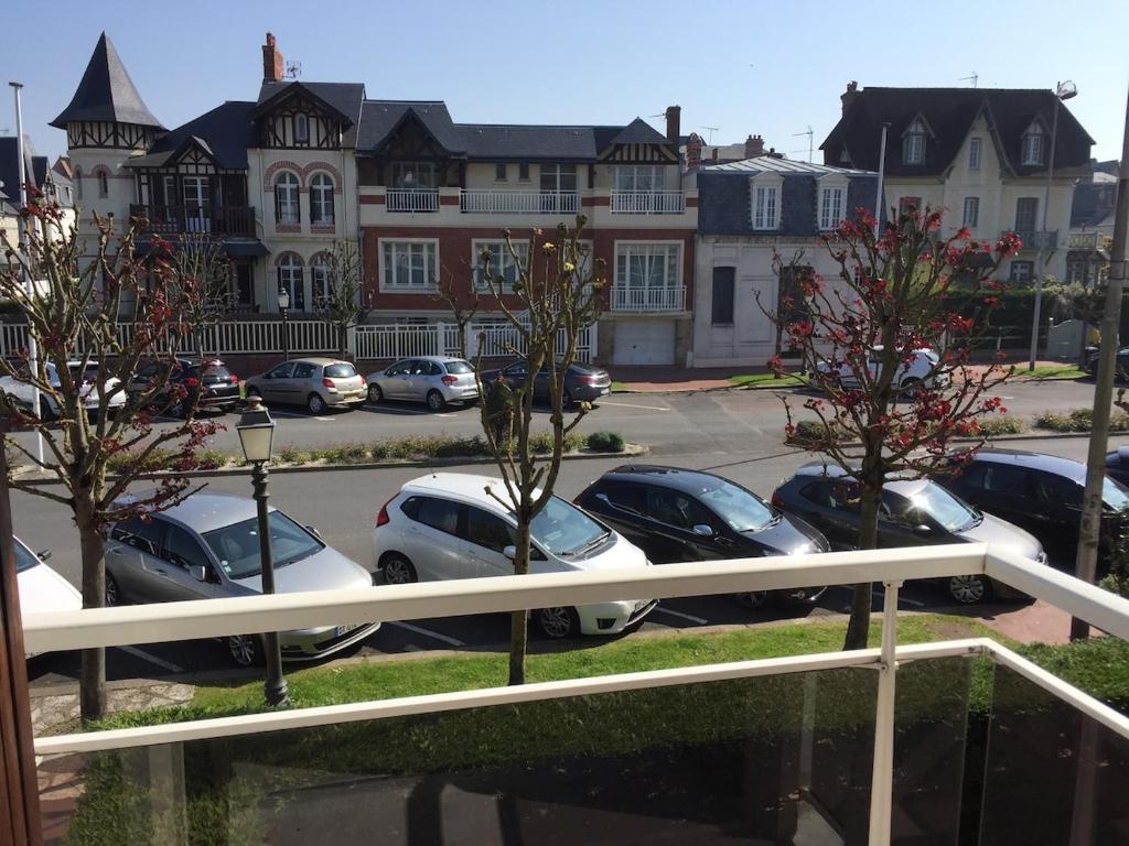DEAUVILLE Centre - Triangle d'Or - 75m2 - Parking - Lits faits - 6 personnes - 4