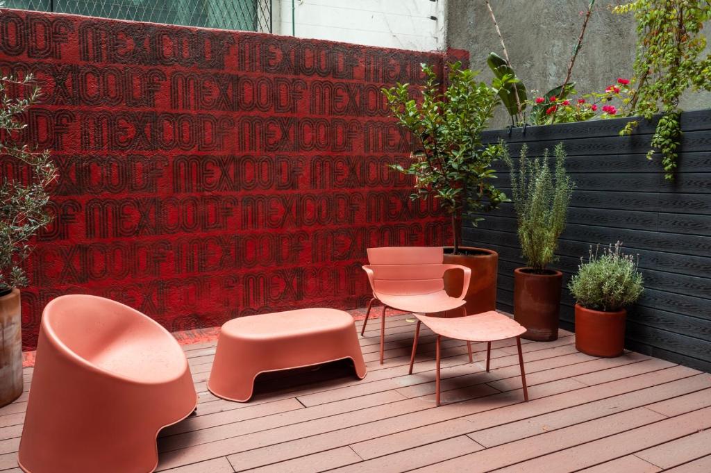 Modern Escape in Vibrant Roma Norte - 3