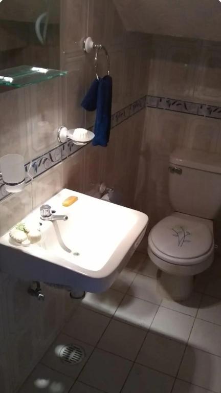 Habitación cómoda cerca de todo - 3
