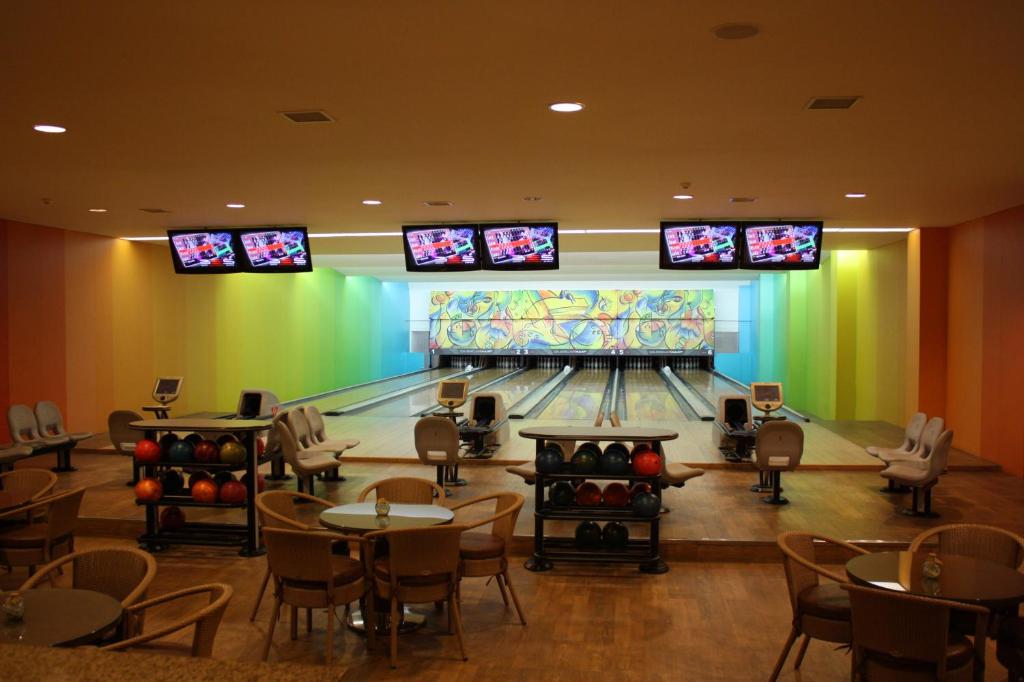 Bowling alley