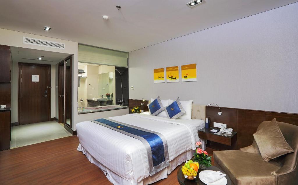 Ho Chi Minh City Central Palace Hotel room