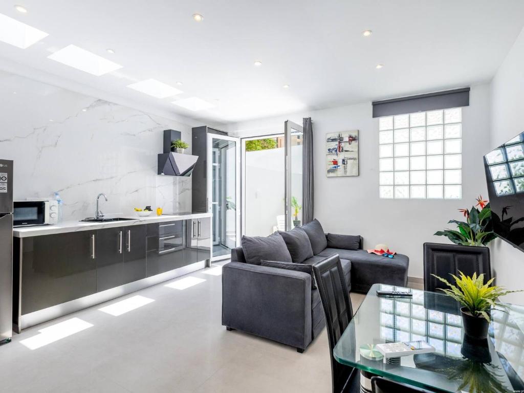 3 Charming Apartment in Las Americas - 1