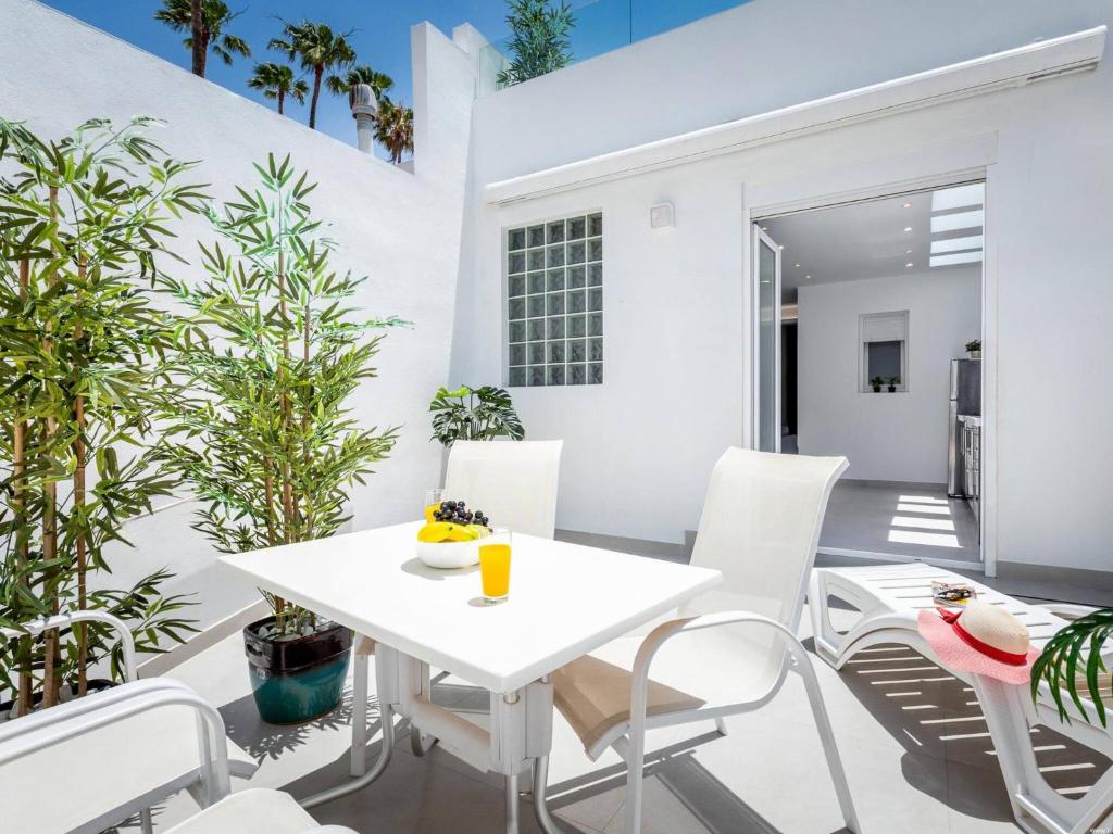 3 Charming Apartment in Las Americas - 2
