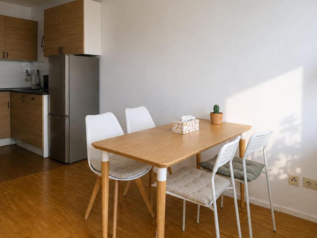 Sunny apartment 4 min away from the subway station! - 2