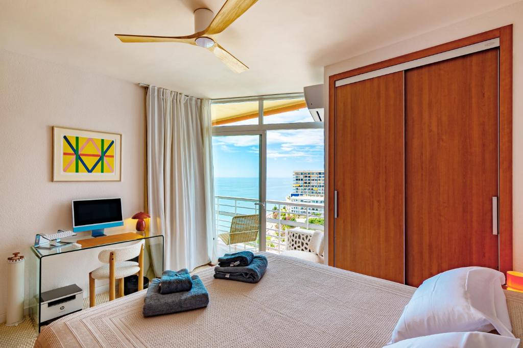 Sea-view suite with 3 balconies and home cinema - 4