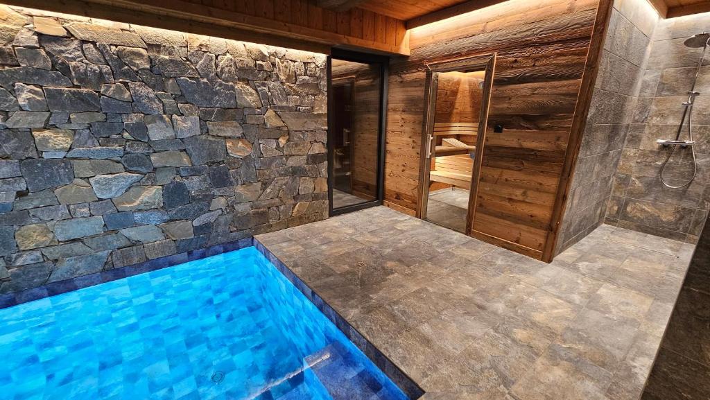 CHALET ALTITUDE 808 piscine intérieure, 9 chambres - 3