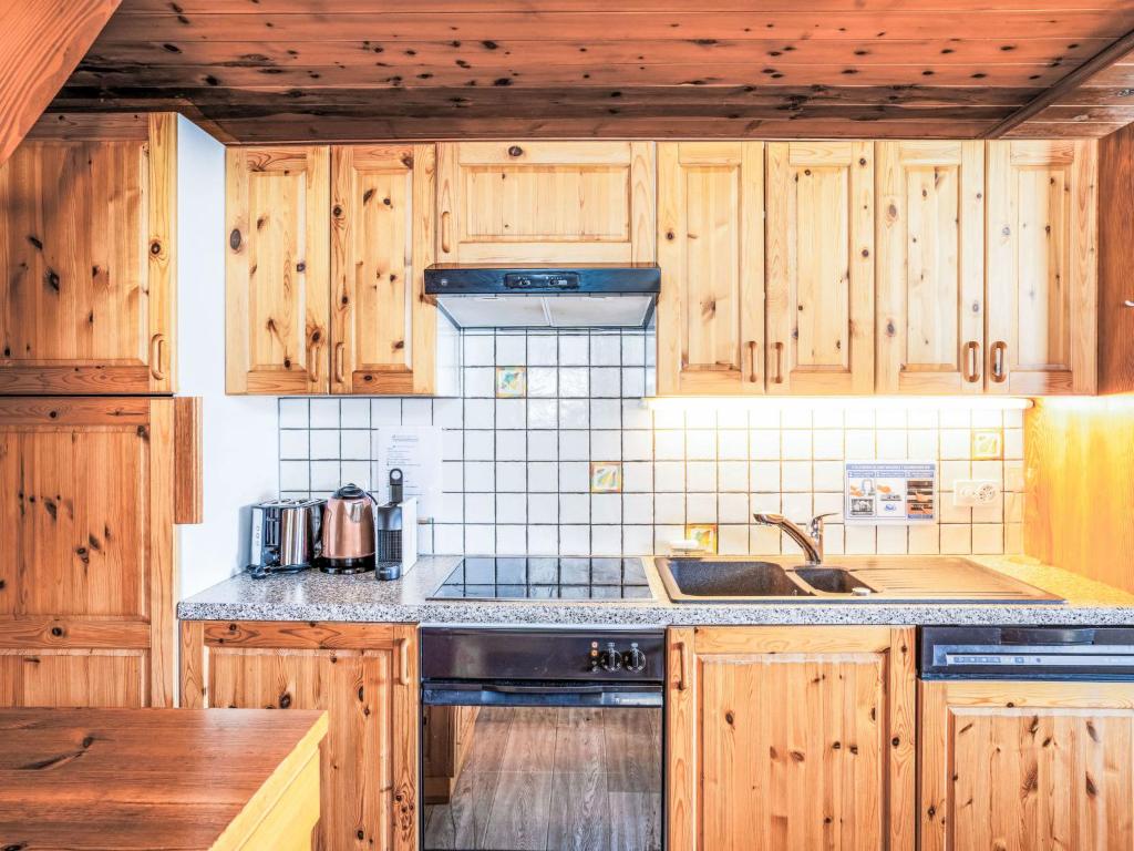 Chalet Les Marmottes by Interhome - 3