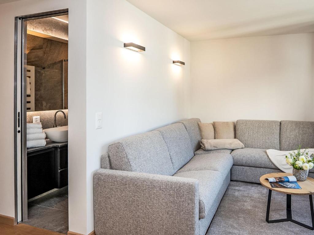 Apartment Chesa Zentrum 10B by Interhome - 3