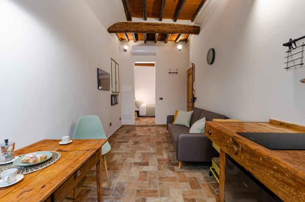 Santa Croce historical apartment - 1