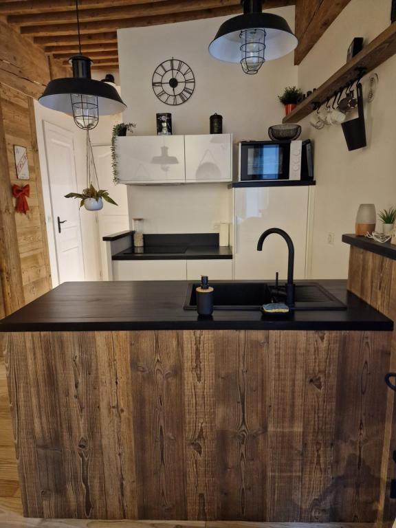 Côté Cour T2 une escapade de charme dans le Chambéry historique - 2