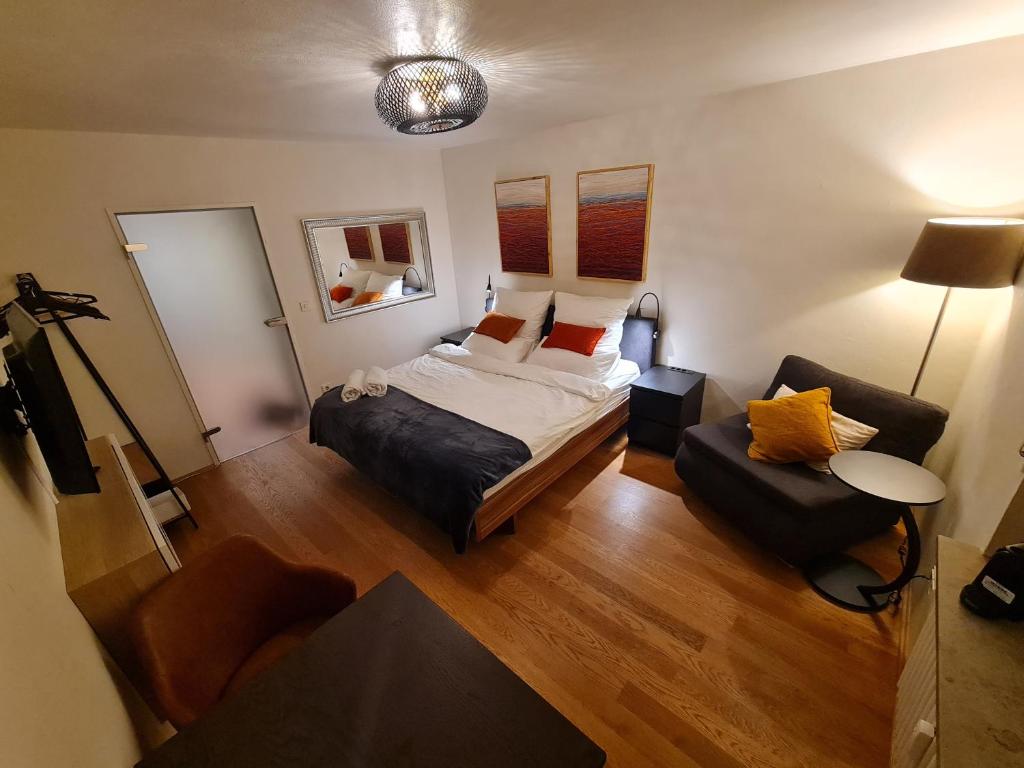 Westpark Studio with King bed - 1