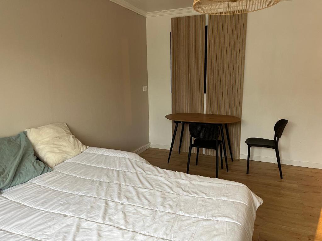 CHAMBRE PRIVEE ESPACE COMMUNS PARTAGES proche sentiers CONLEAU - 5