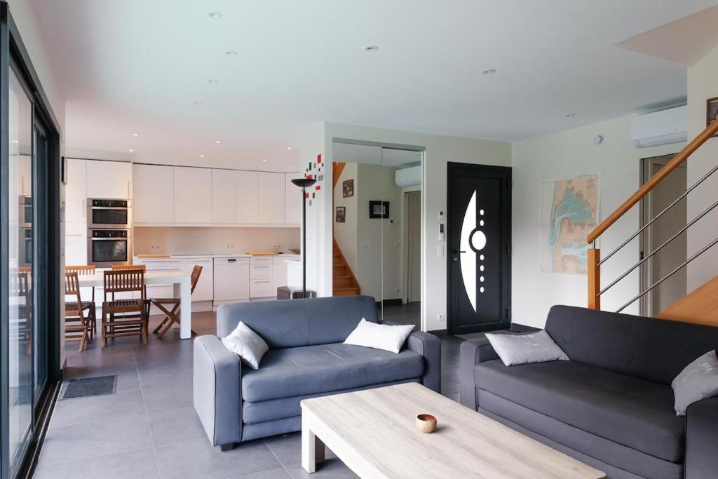 Villa with pool, beach, and downtown Andernos - 1