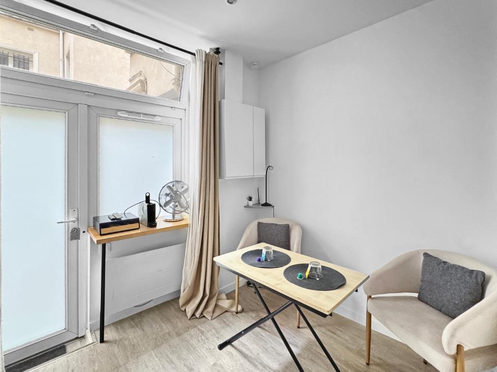 Studio 18m2 - 3 min à pied des Champs et metro - 4