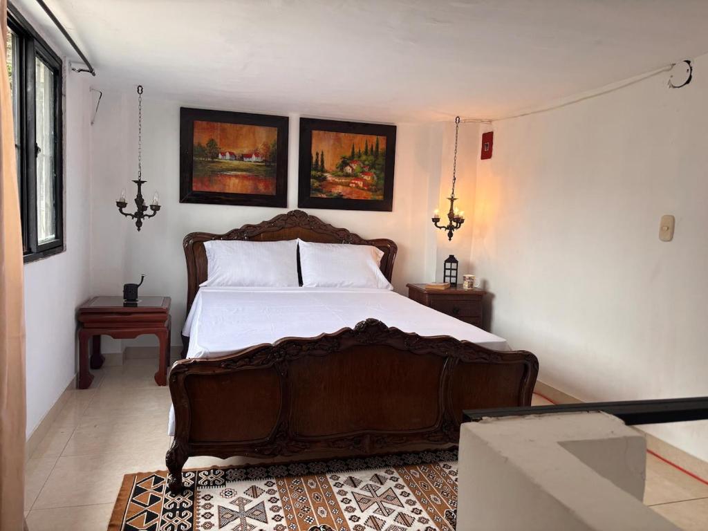 Private Colonial House in San Antonio - 4