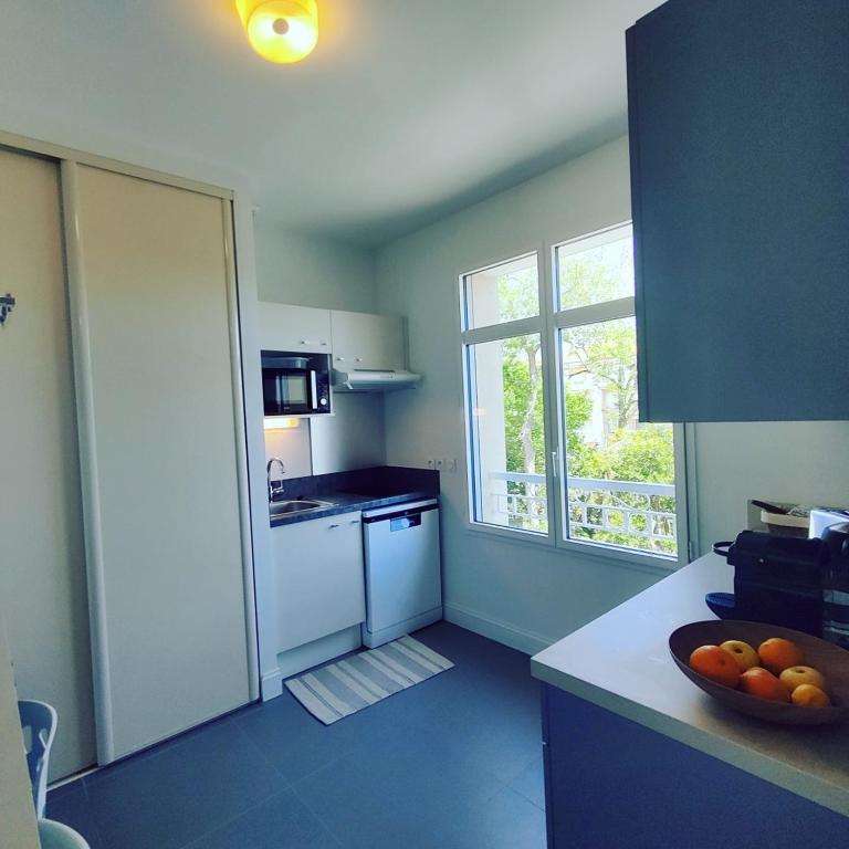 Studio with balcony beach 100m away - 4