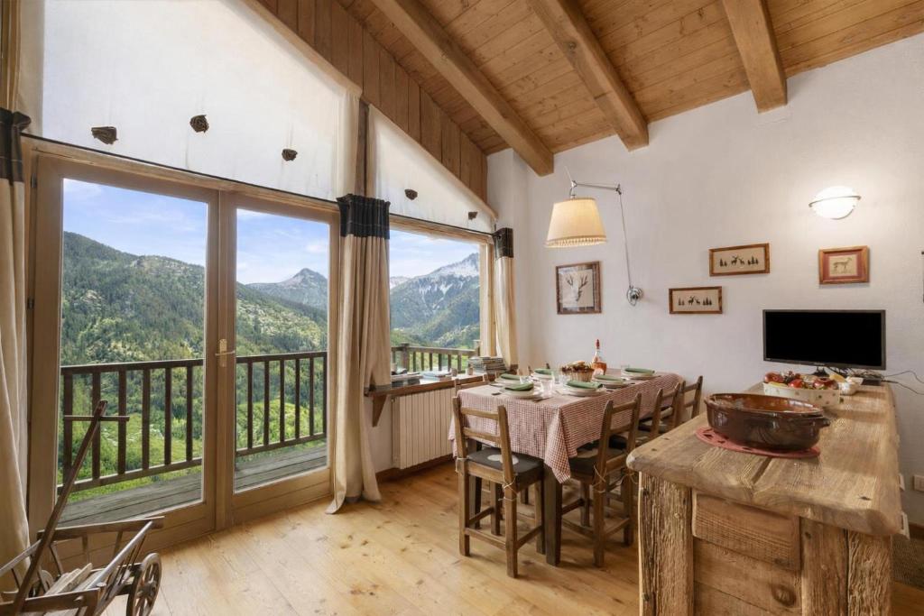 Gleise Lodge apartment with Balcony & Views - Happy Rentals - 2