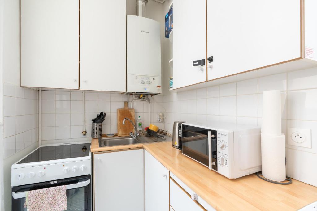 Cozy 1BDR Apartment for 4 Near Champs-Elysees - 2