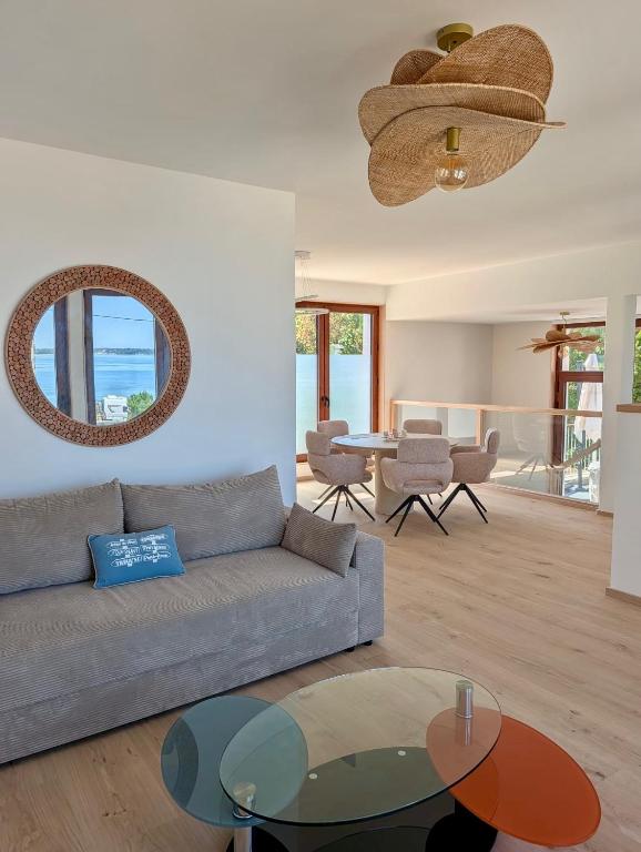 Villa moderne en bord de mer avec accès plage - 3