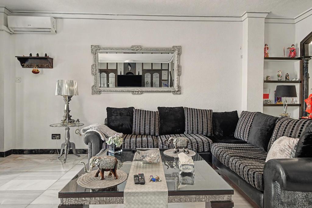 Townhouse In Playamar, Sol Y Playa - 5