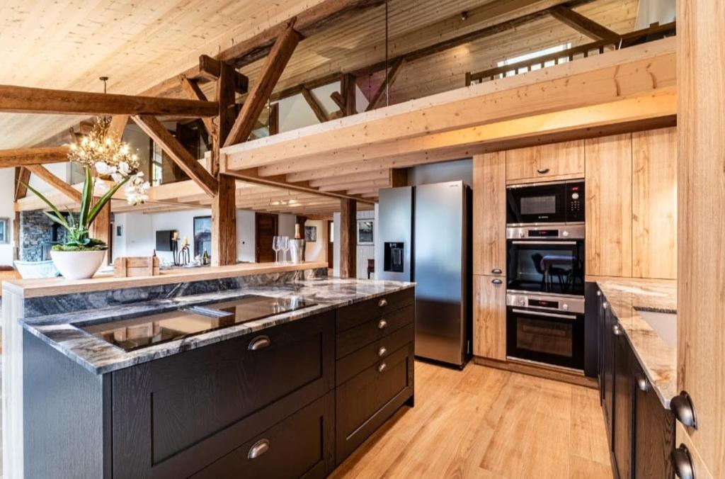Stunning alpine retreat near Morzine Sleeps 8 - 2