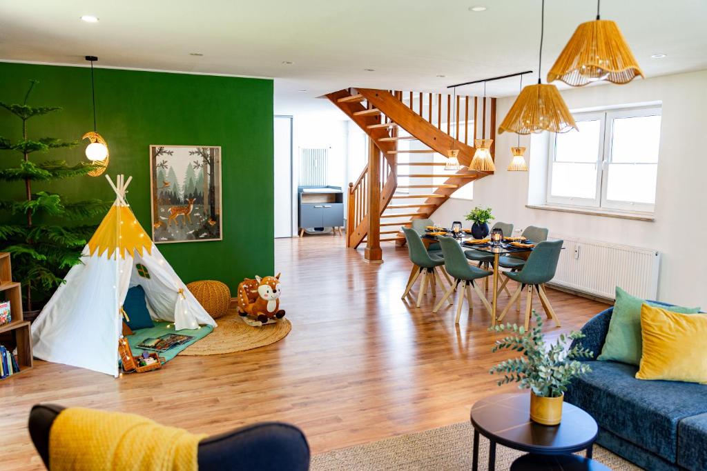Bergauszeit EntdeckerAlp Ferienhaus im Allgäu mit Garten, Bach & Spielplatz - 2